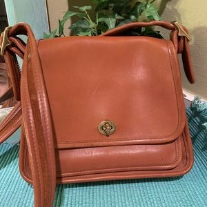 VINTAGE COACH SHOULDER BAG